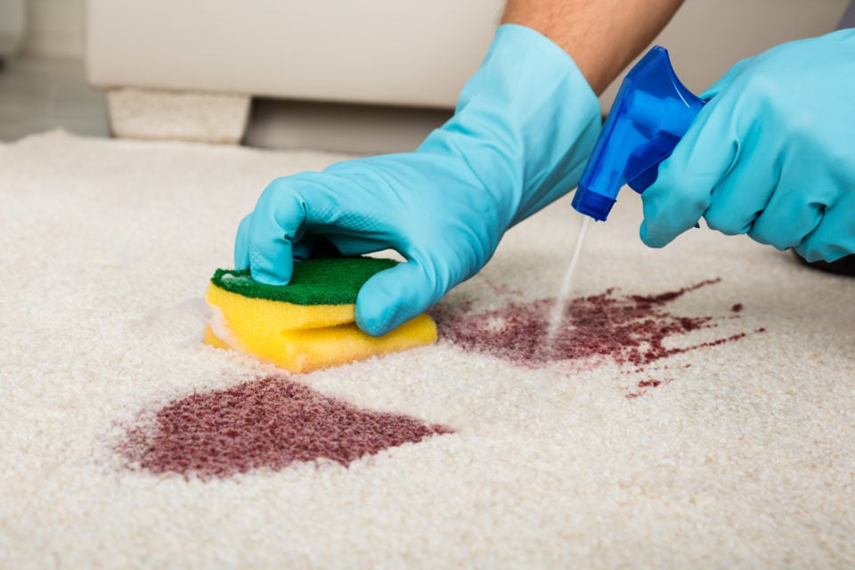 Cleaning carpet