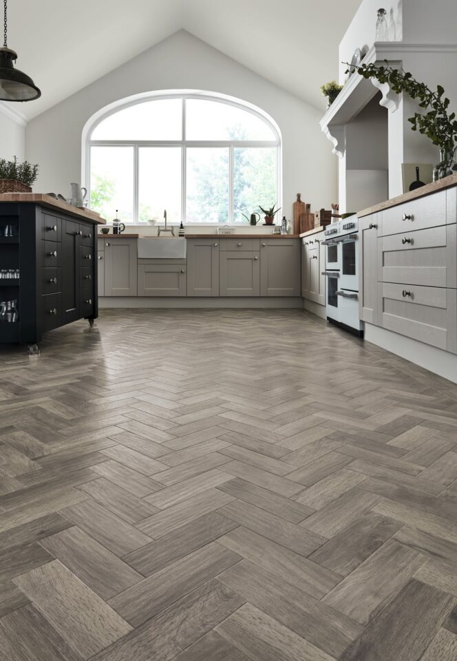 Karndean LVT   AP07 StormOak Kitchen DS12 5mm Karndean P1 Karndean
