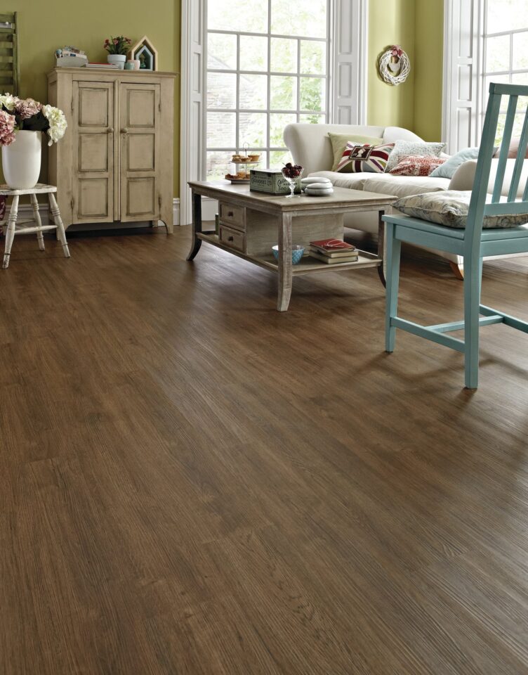 Karndean LVT   KP102 Mid Brushed Oak Lounge (UK) P